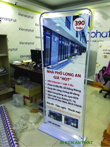 standee khung sắt treo